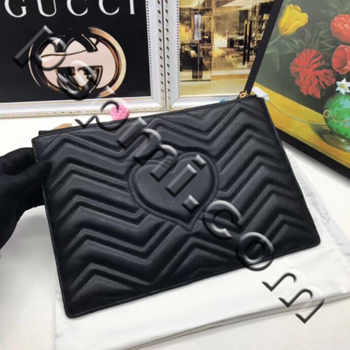グッチ財布 レプリカ着用イメージ